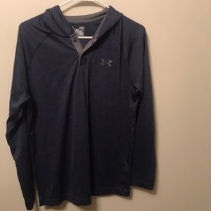Under Armour Hooded long sleeve shirt